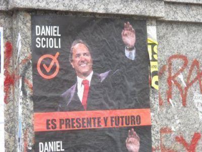 Gonzalo Atanasof: �Lamentamos que el gobernador ensucie la ciudad de esta manera�