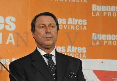 Le apuntan a Casal: �Se qued� s�lo en anuncios� 