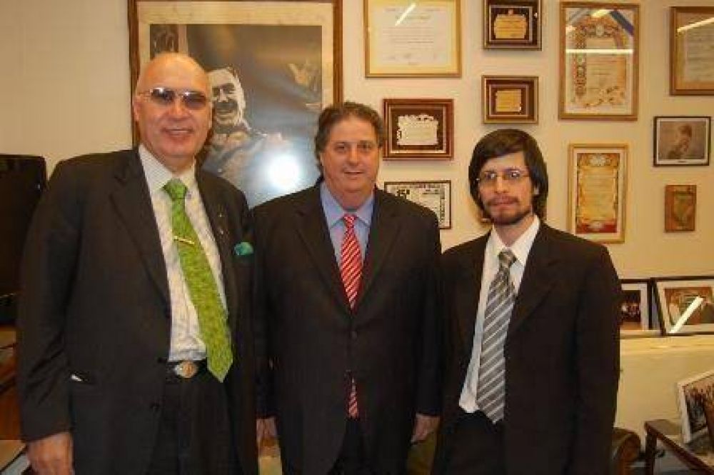 Gorosito se reuni� con el Ministro de Salud, Alejandro Collia - Confirm� 2 ambulancias y un mam�grafo para nuestra ciudad 