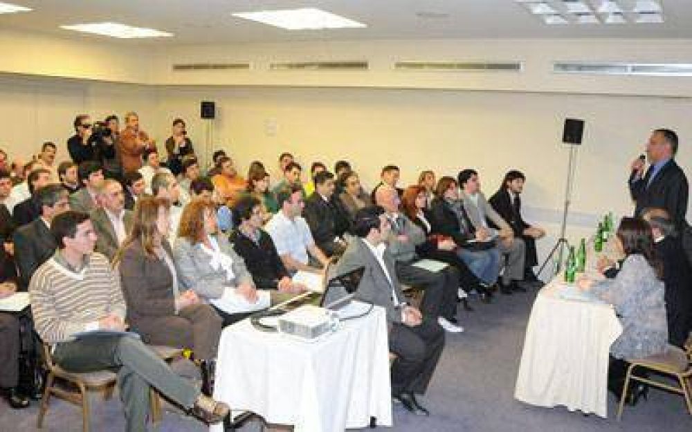 Buzzi present� ayer los cr�ditos para las empresas de Comodoro