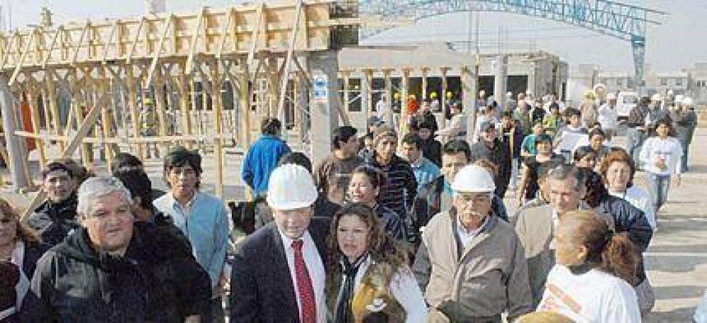 Zamora anunci� la construcci�n de otra escuela en el Campo Contreras 