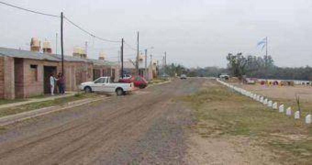 Capitanich recorri� las obras en el barrio 175 viviendas del Golf Club
