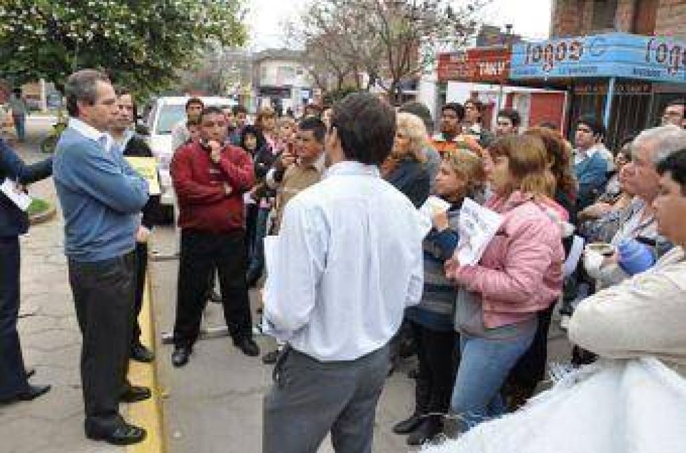 Contratados de salud se manifestaron en la Legislatura �disconformes� con el proyecto de pase a planta