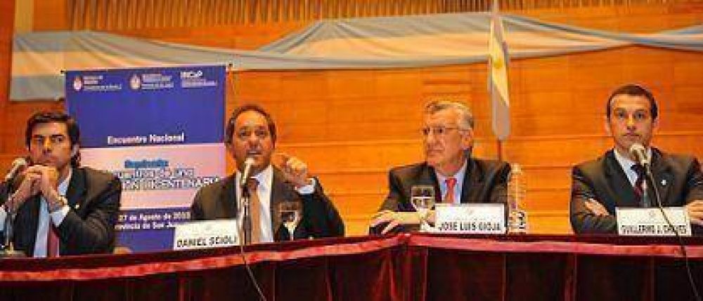 Scioli: 'se pueden respetar los DDHH y pedir m�s rigurosidad' a la Justicia