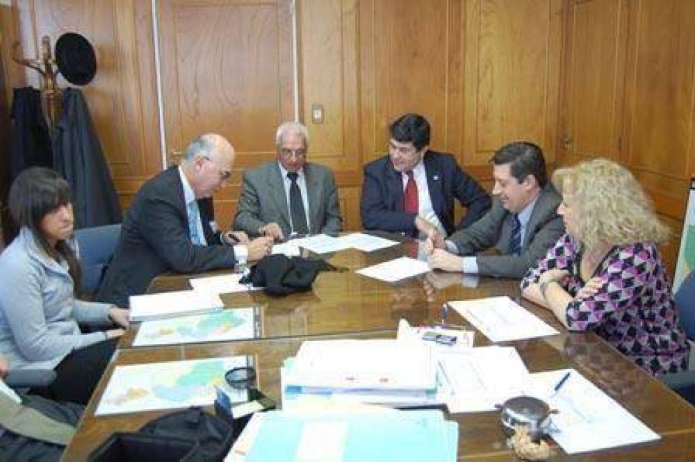 Gorosito particip� en la apertura de sobres para la obra de puesta en valor del ex edificio del Banco Provincia 
