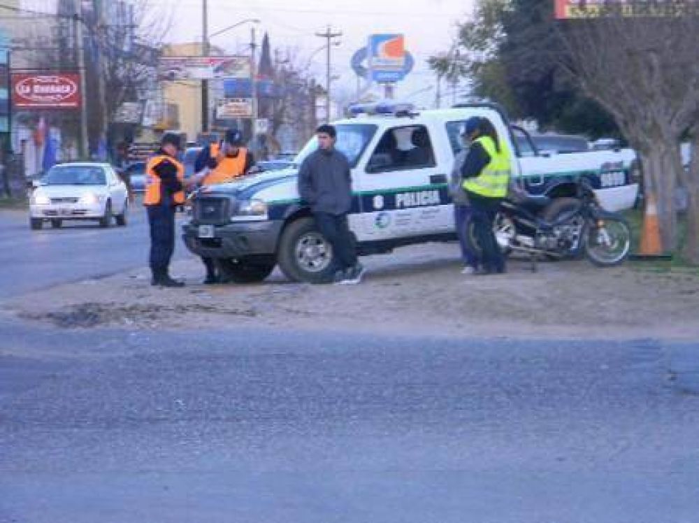 La polic�a realiz� un megaoperativo en distintos barrios de Luj�n