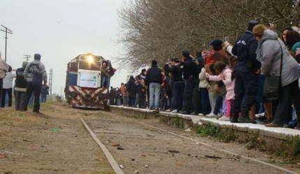 Despu�s de un largo tiempo, un tren de pasajeros volvi� a pasar por Balcarce