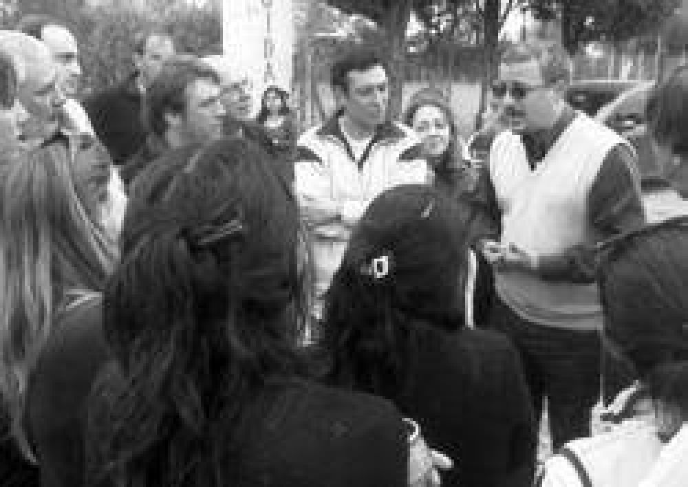  Vecinos del barrio Santa Brigida reclaman �cerrar� accesos por mayor seguridad