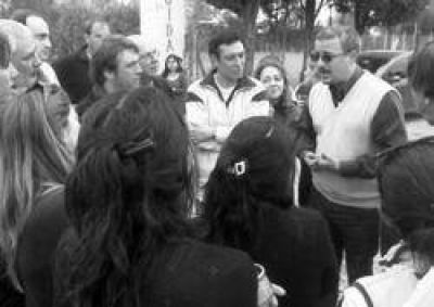  Vecinos del barrio Santa Brigida reclaman �cerrar� accesos por mayor seguridad