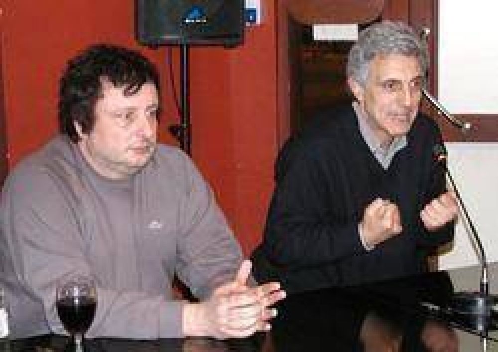 Club Progresista: Convoc� a numeroso p�blico la disertaci�n de Carlos Raimundi