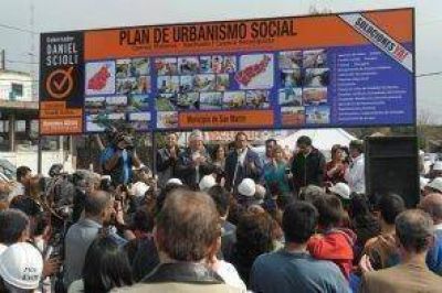 Mejoras en el barrio 9 de Julio de San Mart�n Scioli: "Quiero barrios sin armas y sin drogas�
