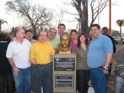 Nedela presente en el lanzamiento del Movimiento de Renovaci�n Nacional