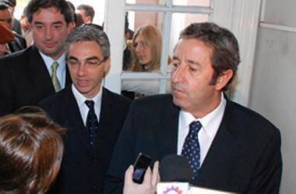 Meoni juzg� "inoportuna" la presencia de Sanz en el acto de lanzamiento de Alfons�n