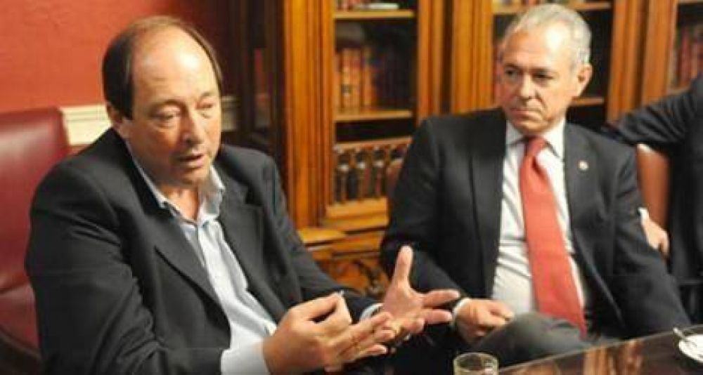 Sanz: "El socialismo debe decidir si quiere ir con la UCR o con Pino Solanas"