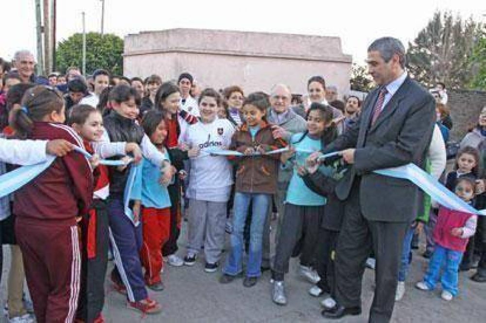 Inauguraron obras de pavimentaci�n en Gerli