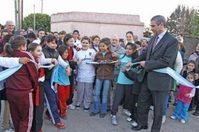 Inauguraron obras de pavimentaci�n en Gerli