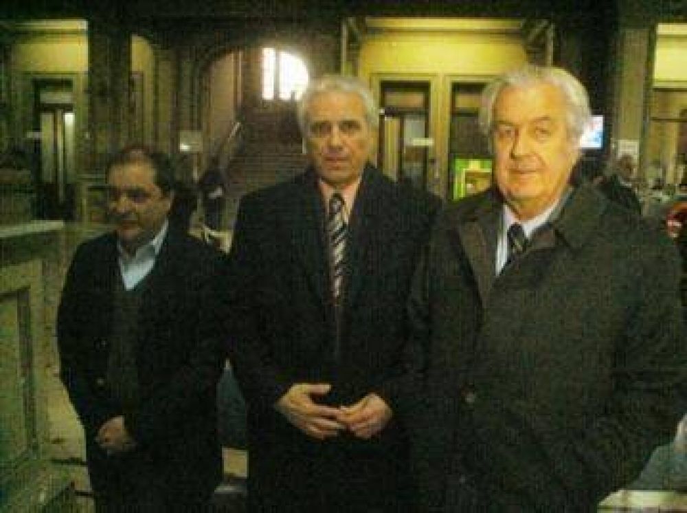 Apoyo de autoridades al reclamo por el Tribunal de Trabajo