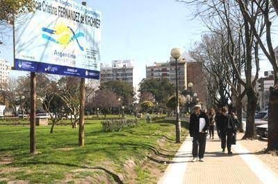Iniciaron trabajos para instalar riego por aspersi�n en plazas del centro