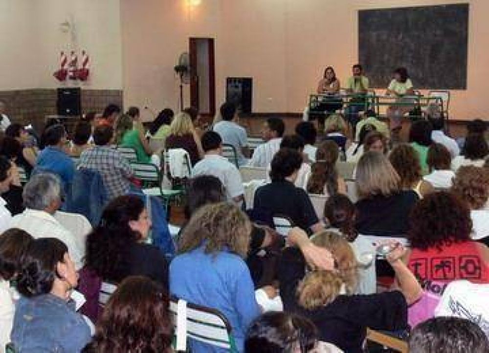 Agmer denuncia que cobran m�s del 50% de sus sueldos en negro o en �zona gris� 
