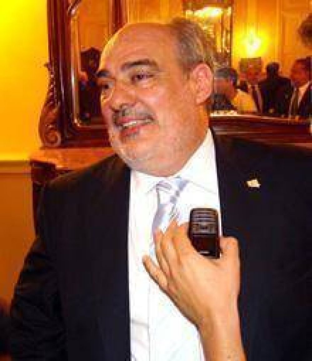 El Gobierno admite que hoy firma con la Naci�n y desnud� su estrategia