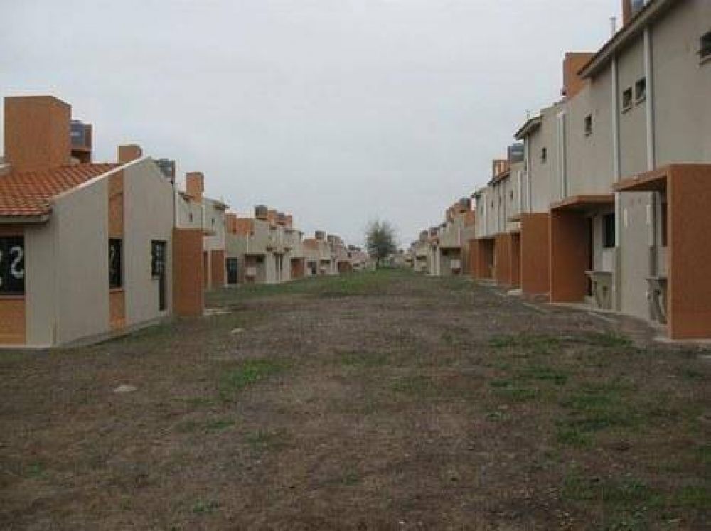 Hoy entregan 50 casas a empleados de Vialidad 