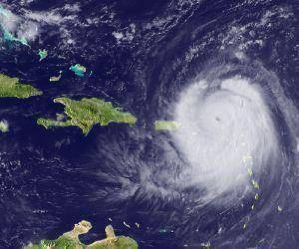 El Hurac�n "Earl" pas� a categor�a 4 y pone en alerta a las Antillas