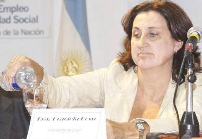 SE AGUDIZA EL CONFLICTO LABORAL La Municipalidad descontar� del sueldo los d�as de paro a los trabajadores