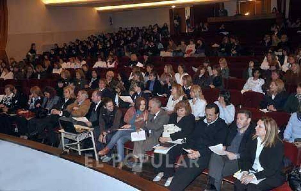 Gran concurrencia en "Las pr�cticas educativas en el Bicentenario"