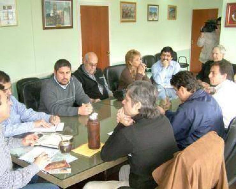 Los municipales piden un b�sico de 1.200 pesos