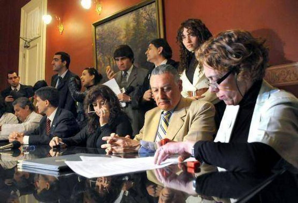 Luego de cinco meses vuelve la atenci�n en los hospitales