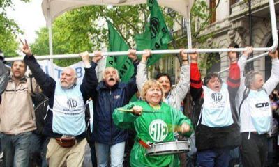 Docentes bonaerenses cortar�n hoy Puente Pueyrred�n e iniciar�n un paro de 48 horas