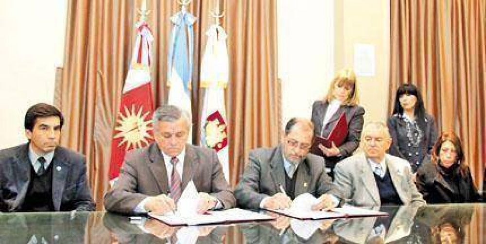 El municipio firm� convenios para el dise�o de dos obras viales y de un espacio verde 
