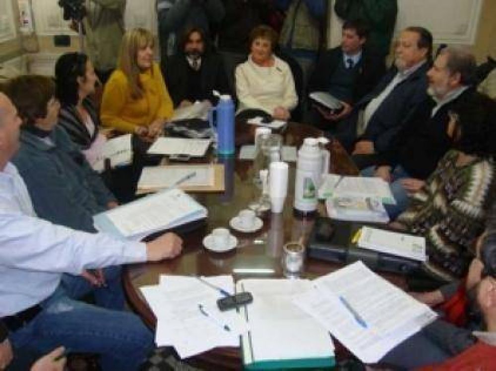 Conformar�n una comisi�n de seguimiento del salario