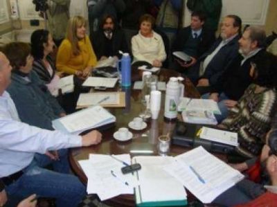 Conformar�n una comisi�n de seguimiento del salario