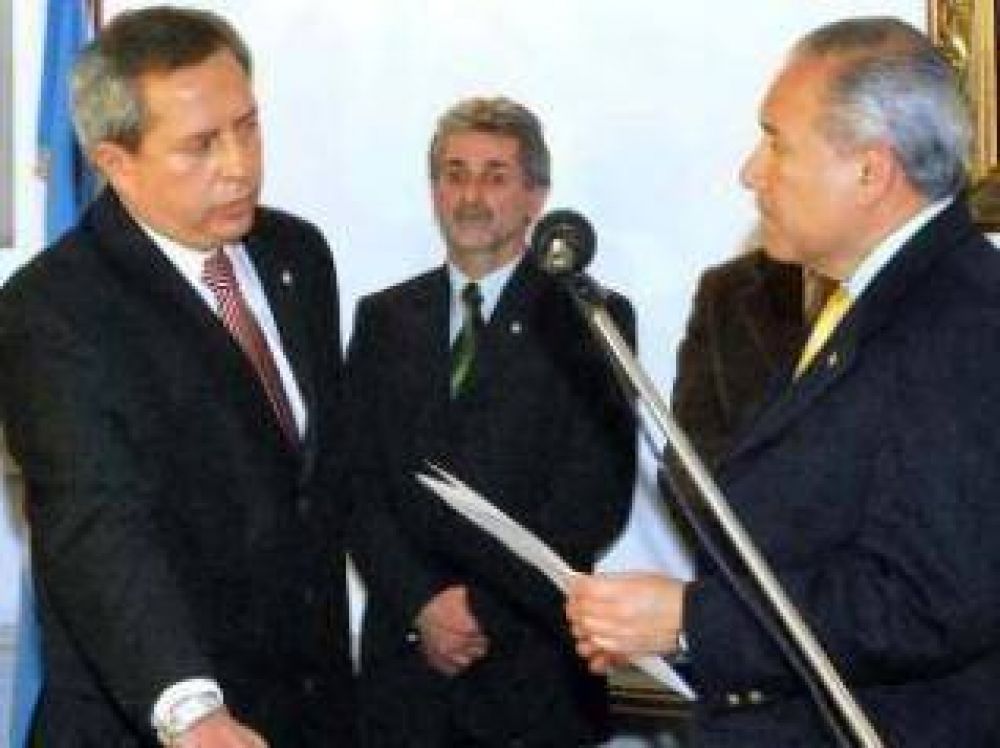 Barrionuevo tom� juramento a nuevo secretario de Egresos P�blicos