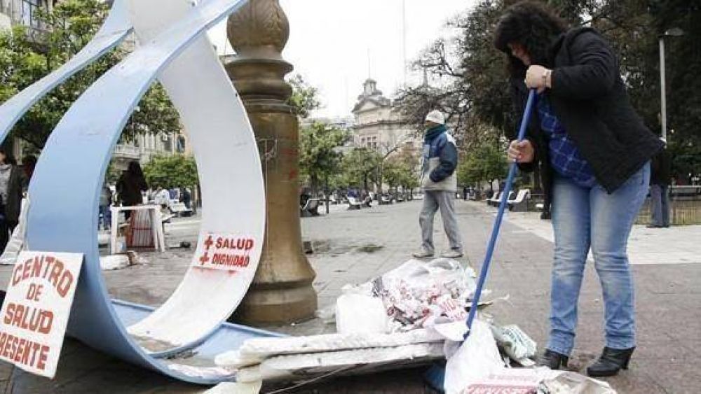 Los m�dicos levantaron las medidas de fuerza en medio de un tenso clima