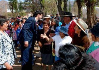 El Gobierno inaugur� importante infraestructura educativa en Cachi Adentro