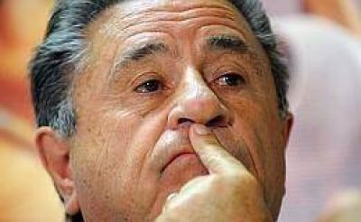 Duhalde: "A los Kirchner les pasa lo mismo que a Menem en el �ltimo tiempo"