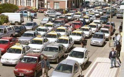 Taxistas se declararon en alerta en pedido de incremento tarifario