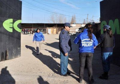 Hallaron a 70 ciudadanos paraguayos hacinados en un galp�n en el Oeste