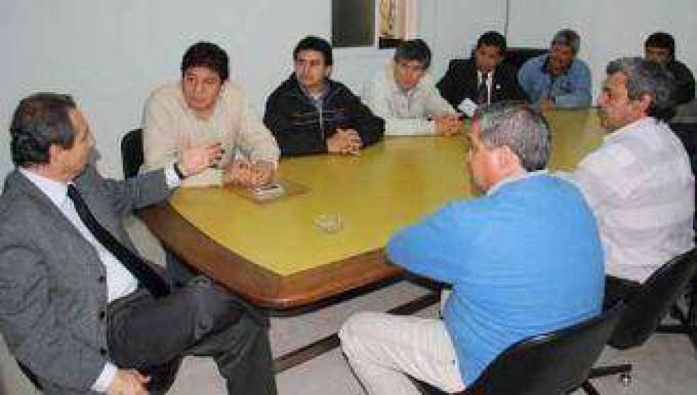 El gremio legislativo reclama incremento salarial y pase a planta