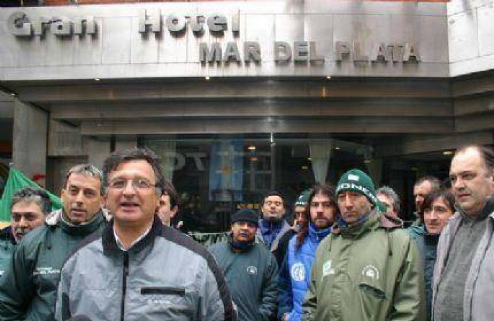 Camioneros no descartan que extiendan medidas a otros transportes ante el conflicto en la empresa �El Tr�bol�