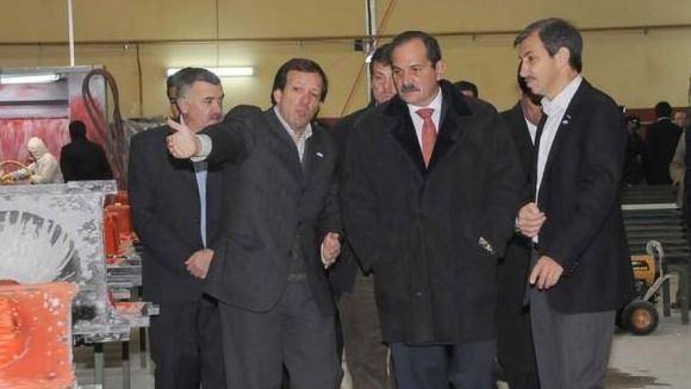 El Gobierno anunci� medidas en beneficio de la industria azucarera