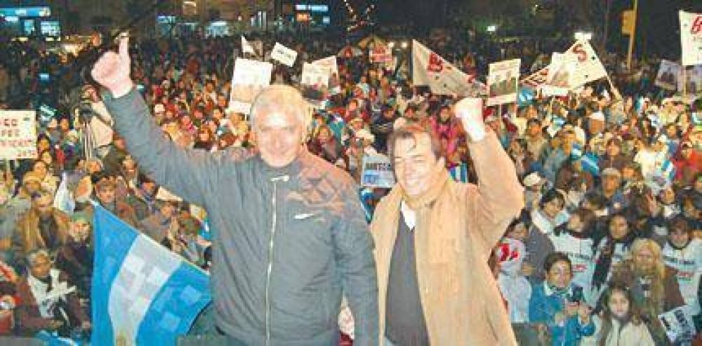 Contundente respaldo a la candidatura de Hugo L�pez en A�atuya 