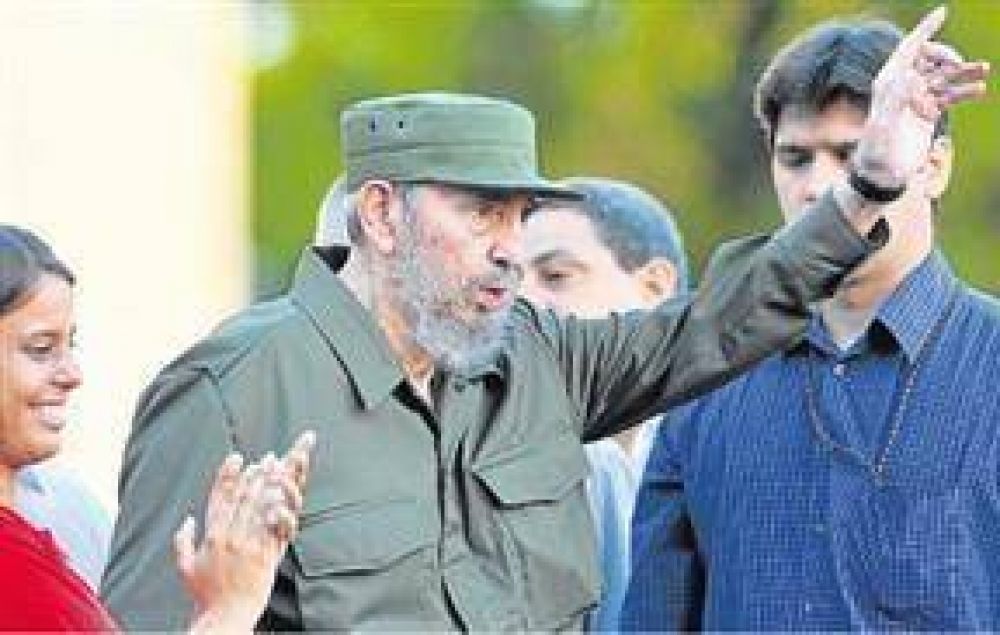 Fidel reapareci� en p�blico y advirti� "a la humanidad"