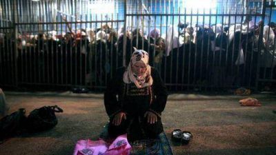 Unos 200 mil fieles rezaron en la Explanada de las Mezquitas