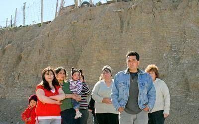 Vecinos del l�mite de dos barrios piden un muro de contenci�n