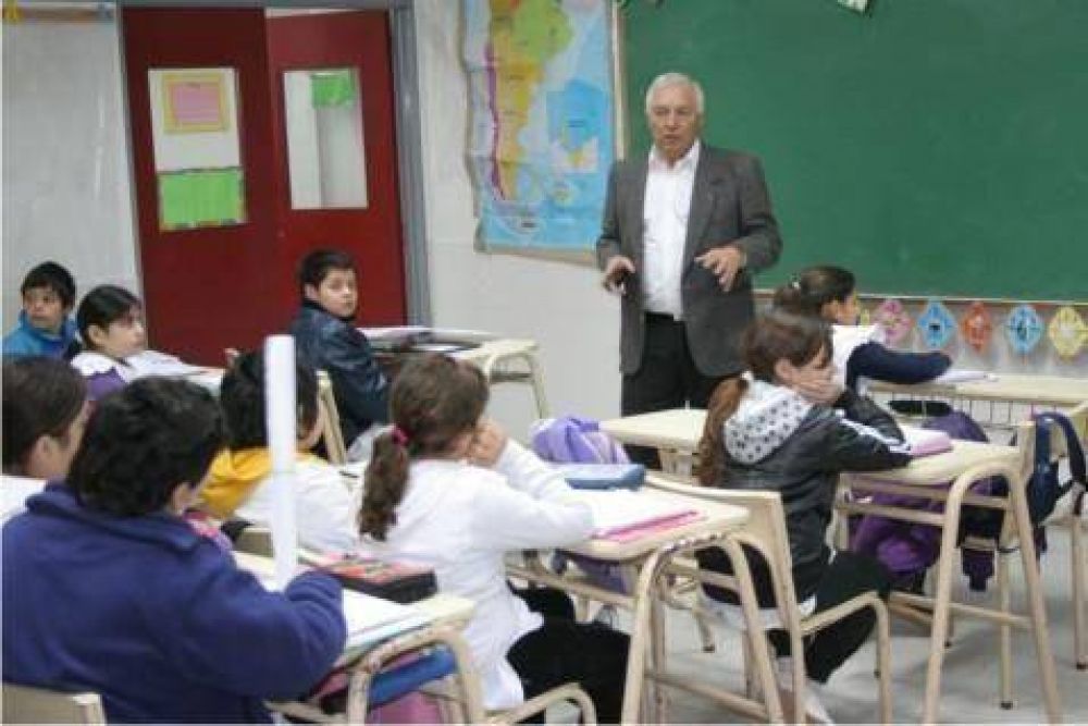 Direcci�n de Educaci�n  El Programa de Seguridad Escolar lleg� a la  Escuela N� 13