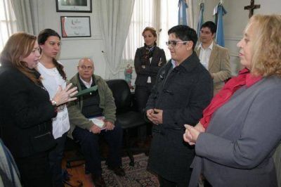 La intendente Giroldi entreg� importantes subsidios a la comunidad