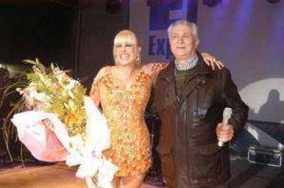Valeria Lynch llen� de m�sica la Epsam 2010